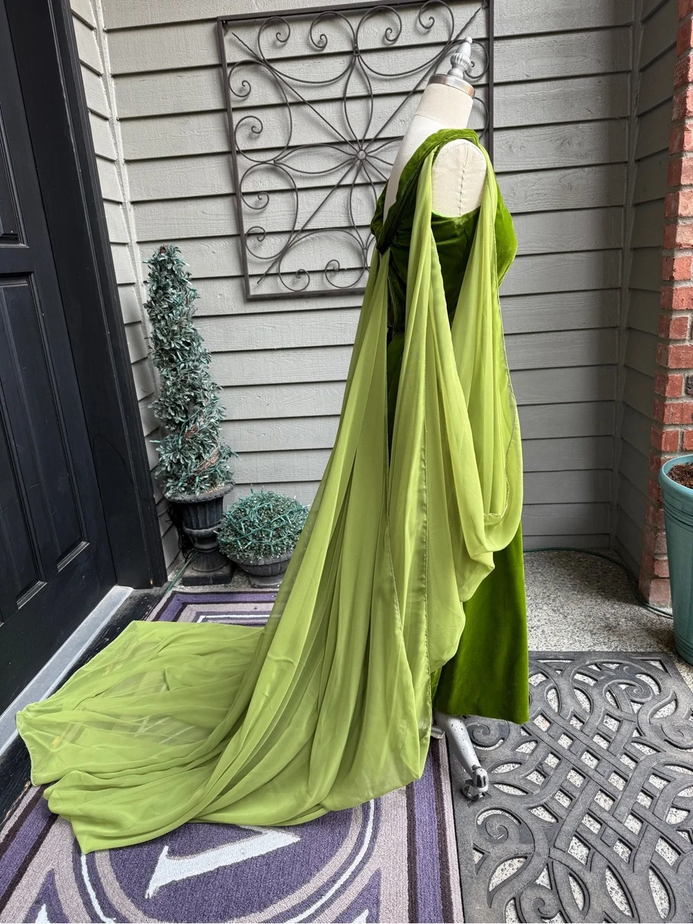 LOTR Forest Green Velvet Gown with Moss Green Chiffon Train Headpiece Sz 8 Slim